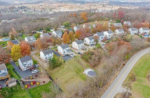 125 Trotwood Dr, Canonsburg PA  15317-9783 exterior