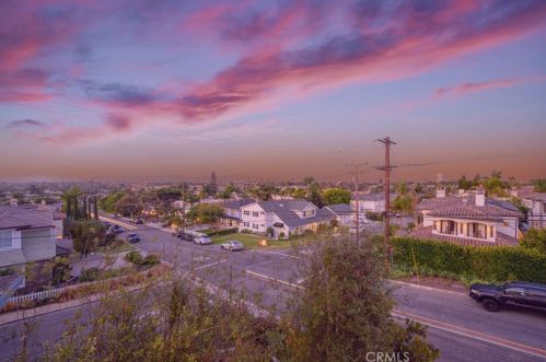 513 Dianthus St, Manhattan Beach CA  90266-6720 exterior