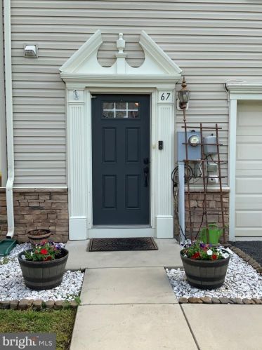 67 Gauley River Path, Falling Waters, WV 25419-4391
