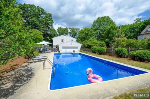 1 Ferris Ct, Ho Ho Kus NJ  07423-1017 exterior