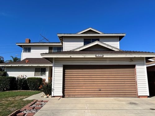 1725 213th St, Long Beach, CA 90745-1860