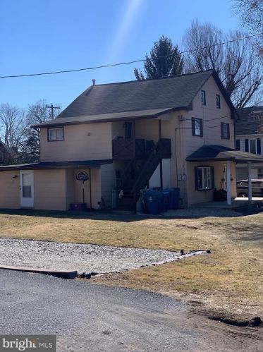 154 Market St, Highspire, PA 17034-1111