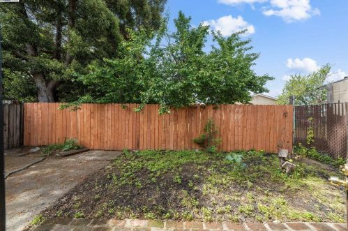 6035 Holway St, Oakland CA  94621-4137 exterior
