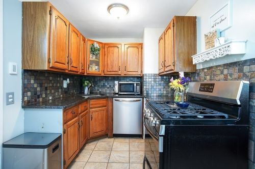 49 Canterbury Rd, Springfield, MA 01118-2357