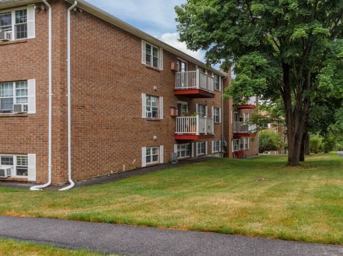 3 Brown Ave, Amesbury, MA 01913-1137