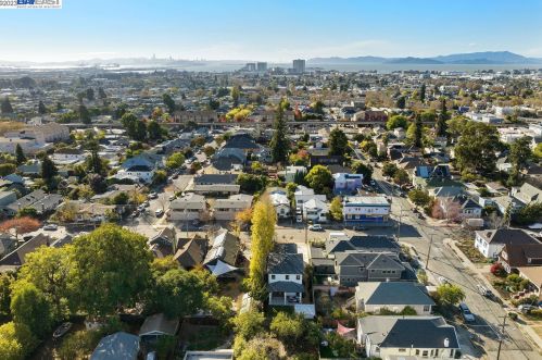 5926 Dover St, Oakland CA  94609-1426 exterior