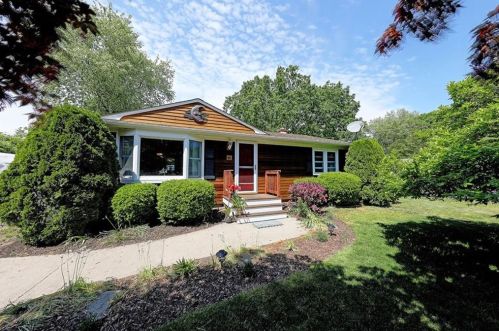 51 Woodridge Rd, South Kingstown, RI 02882-2715