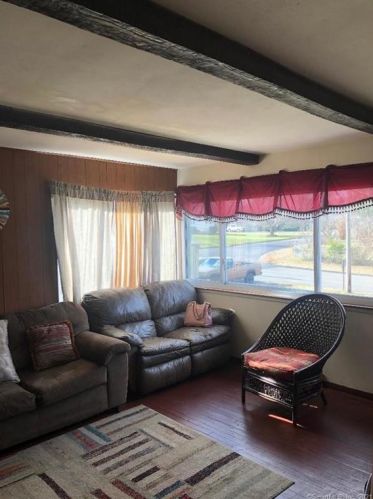 19 Ann St, North Branford, CT 06471-1004