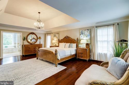 10108 Nedra Dr, Great Falls VA  22066-2835 exterior