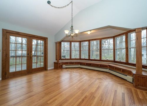 25 Arrowhead Rd, Wilton CT  06897-4402 exterior