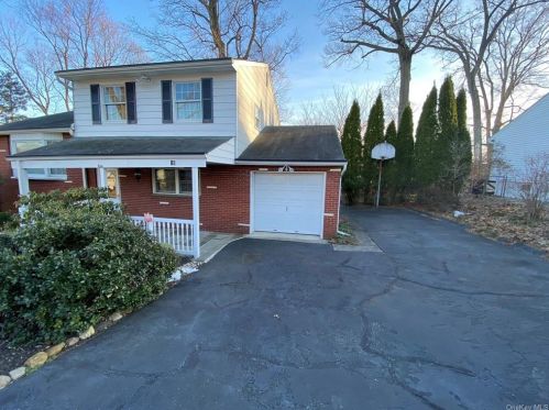 10 Dogwood Ln, Orangeburg, NY 10962-2411