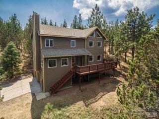19060 Saddleback Ln, Bend, OR 97701-8568