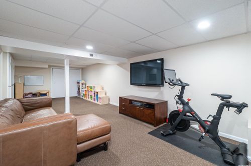 55 Villas Cir, Huntington Station NY  11747-3059 exterior