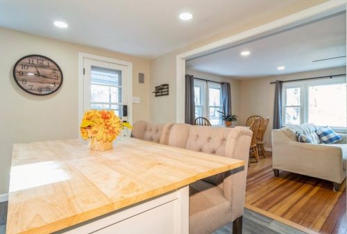 33 New Carver St, Raynham MA 02767-1738 exterior