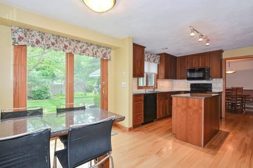 5 Coach Rd, Mansfield, MA 02048-2605