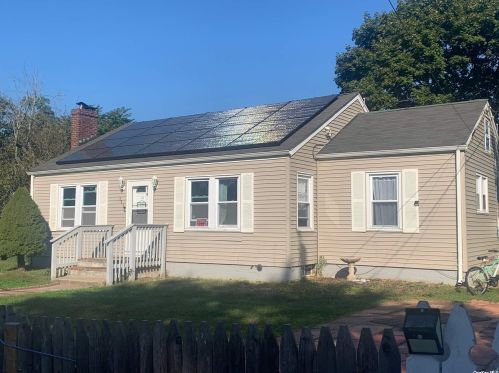 111 Smith St, Bayshore, NY 11706-4126