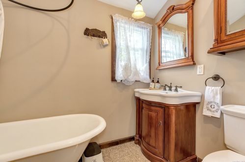 77 Rollstone Ave, West Sayville NY  11796-1309 exterior