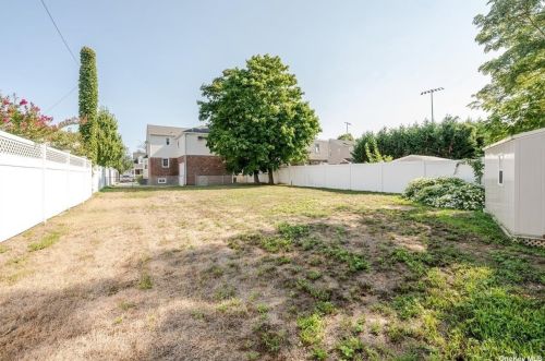 145 Ctr Ave, East Rockaway NY  11518-1002 exterior