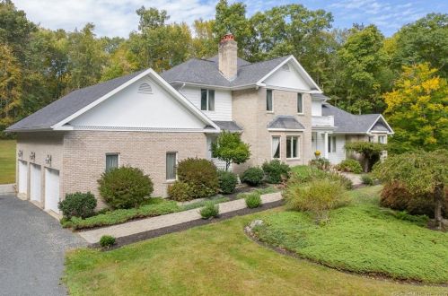 54 Falcon Crest Rd, Waterbury, CT 06762-1525
