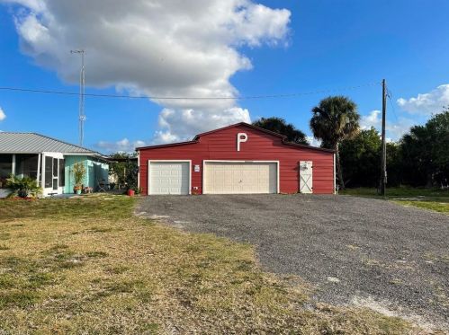 2135 River Rd, Moore Haven, FL 33471-6420