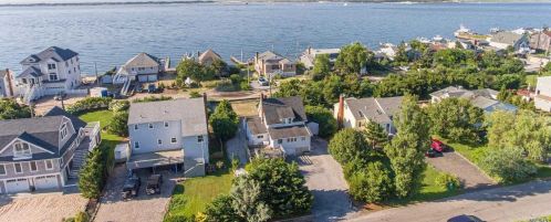 18 Oak Beach Rd, Babylon, NY