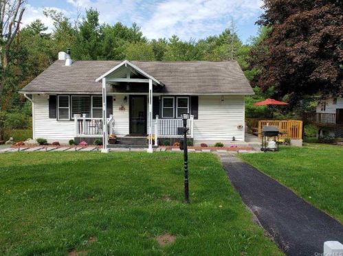 6 Willow Ln, Monticello, NY 12701-4335