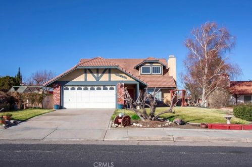 13710 Nassau Dr, Victorville, CA 92395-4819