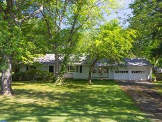 1 Maple Ln, Pennington, NJ 08534-3314