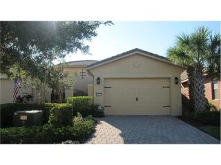 2472 Palm Tree Dr, Kissimmee, FL 34759-4085