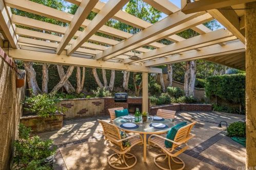 17 Malaga Pl, Manhattan Beach CA  90266-0072 exterior