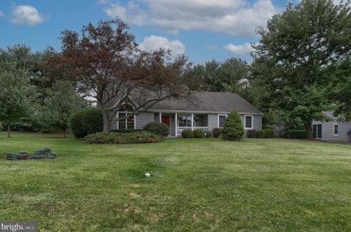 1071 Hillview Ln, Swatara, PA 17033-2227