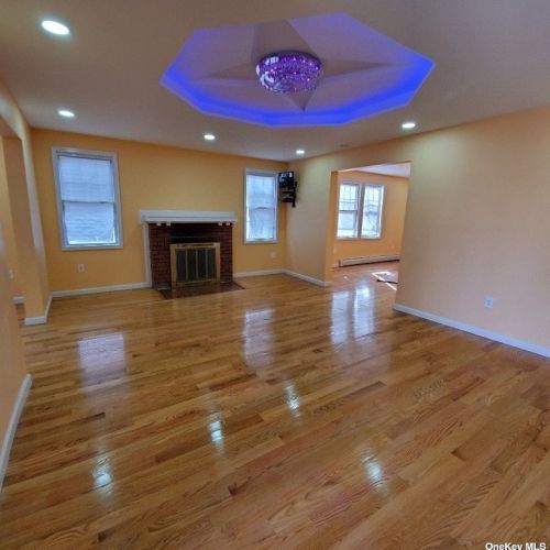 304 Plainfield Ave, Floral Park, NY 11001-3057