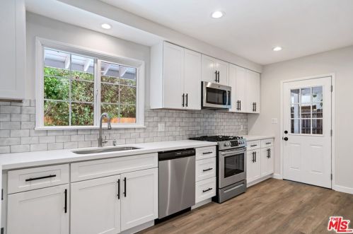 14147 Leadwell St, Van Nuys CA  91405-2440 exterior