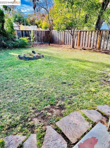 1051 Dale Pl, Concord, CA 94518-3114