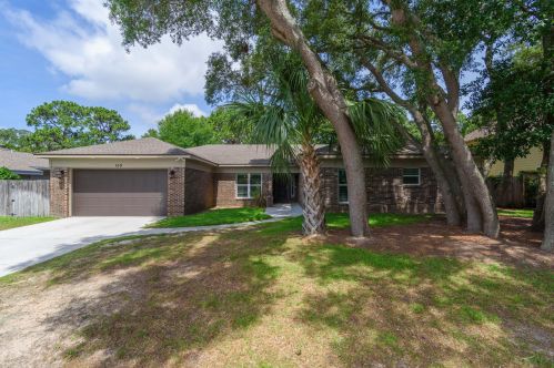 109 Lake Lorraine Cir, Shalimar, FL 32579-1619