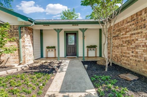 732 Glenhaven Dr, Hurst, TX 76054-2306
