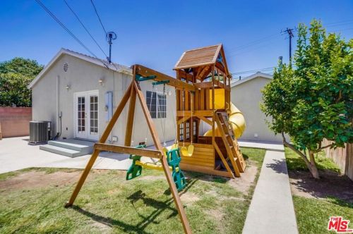 8549 Alameda St, Downey CA 90242-2621 exterior