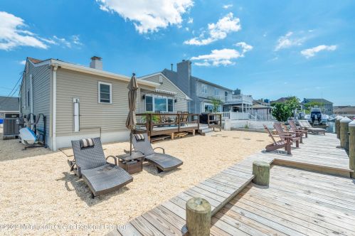 32 Royal Dr, Bricktown NJ  08723-6731 exterior