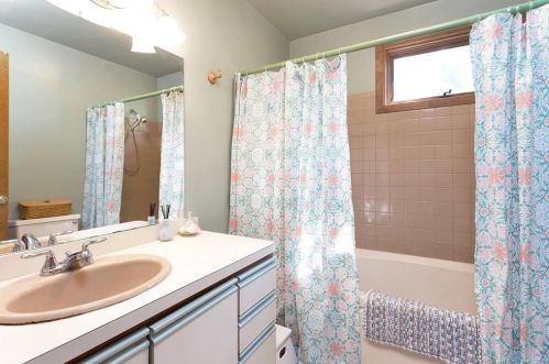 27 Bridge Rd, Upper Stepney CT  06468-2928 exterior