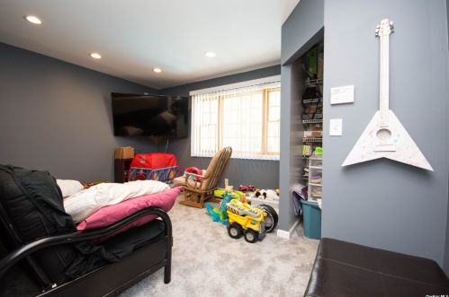 70 Osborne Ave, Mount Sinai NY  11766-3138 exterior