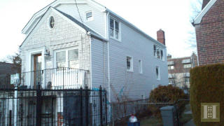 814 Swinton Ave, Bronx NY  10465-1920 exterior