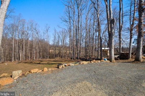 39744 Mount Gilead Rd, Leesburg VA 20175-6712 exterior