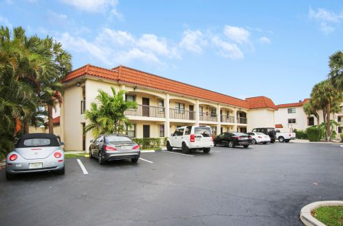 309 Lake Cir, West Palm Beach, FL 33408-5247