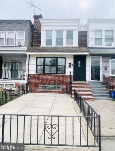 6518 Grays Ave, Philadelphia, PA 19142-2818