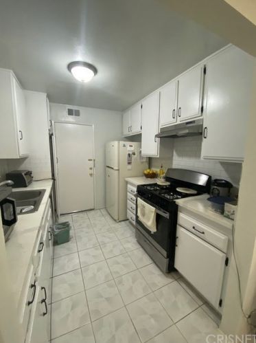 12321 Runnymede St, North Hollywood, CA 91605-3647