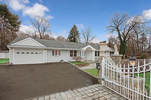 9 Arden Ln, Stamford, CT 06905-1724