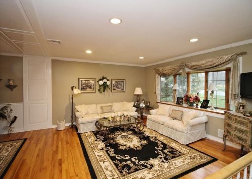 4 Adams Ln, Airmont, NY 10901-7114