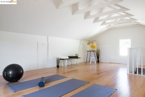 5845 Colby St, Oakland CA  94618-1224 exterior
