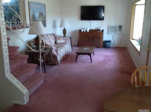 10 Royal Ln, Northport, NY 11768-3329