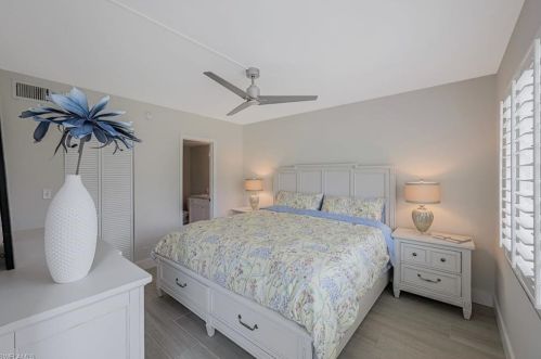 460 Broad Ave, Naples, FL 34102-7166